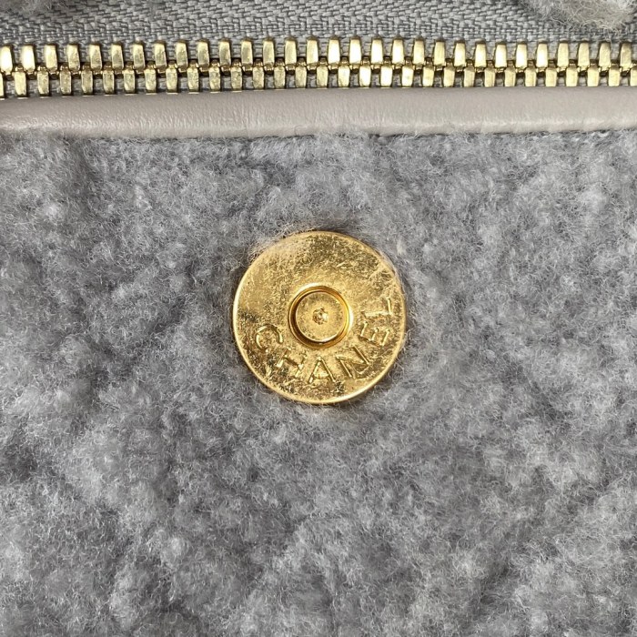  Handbag  Chanel AS3357  size  27*17*17* cm