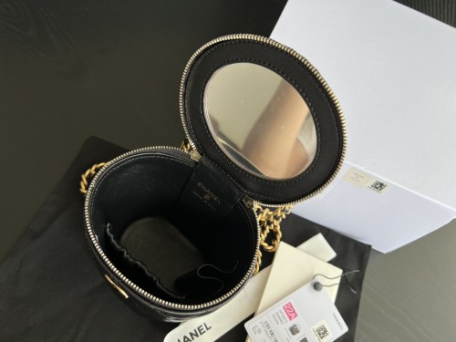  Handbag  Chanel AP2873  size  10.5cmx11.5 cm