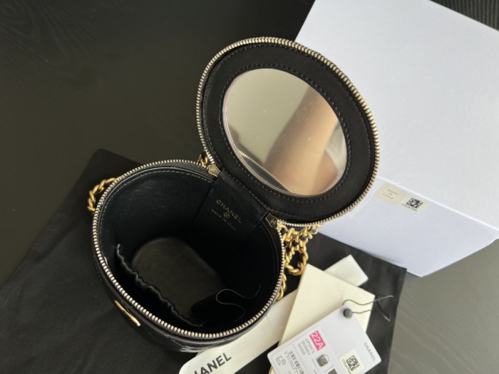  Handbag  Chanel AP2873  size  10.5cmx11.5 cm