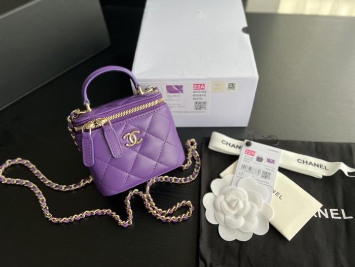  Handbag  Chanel AP2198 size  11cmx8.5cmx7 cm