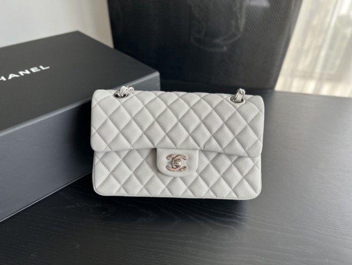 Handbag  Chanel  size 23 cm