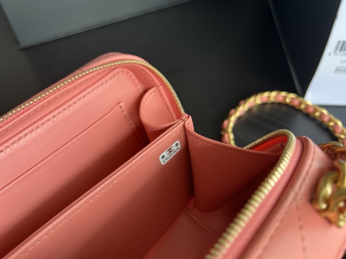  Handbag  Chanel AP2874  size 13.5cmx8.5cmx6 cm 