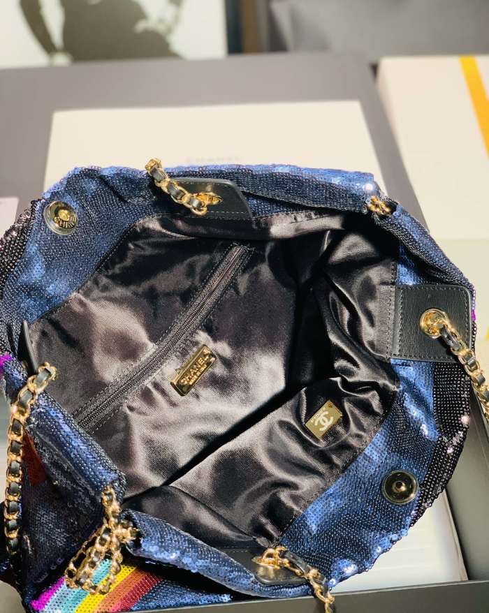  Handbag   Chanel size  39 cm