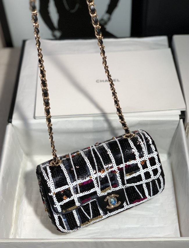  Handbag  Chanel  size 19 Cm