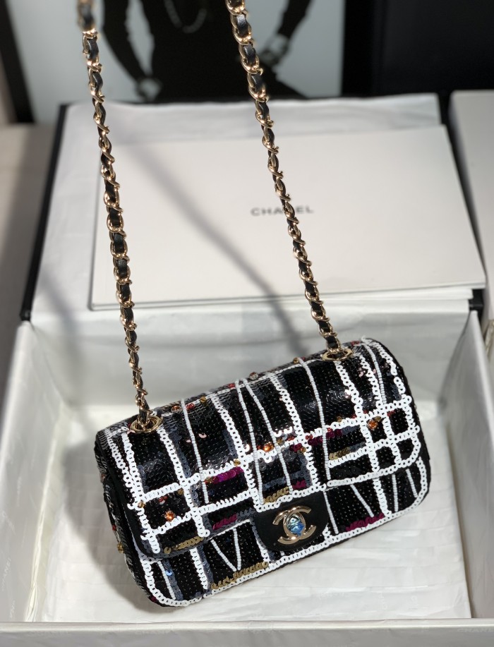  Handbag  Chanel  size 19 Cm