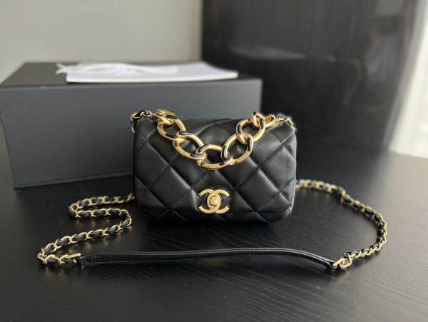 Handbag  Chanel  3366  size  17cmx8.5cmx11.5 cm
