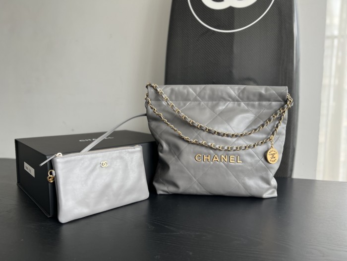  Handbag  Chanel  size  35cmx37cmx7 cm