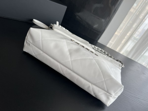  Handbag  Chanel  size  35cmx37cmx7 cm