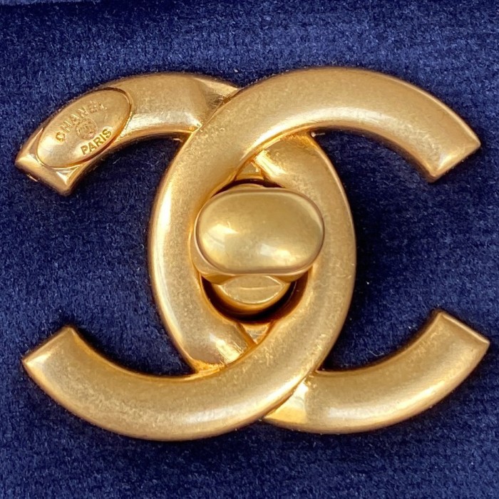  Handbag  Chanel   AS3450  size 20 cm