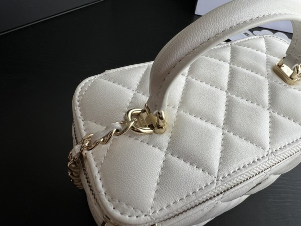  Handbag   Chanel  AP2199  size 17cmx9.5cmx8 cm