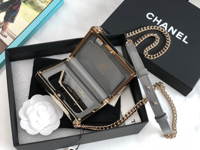 Handbag Chanel  size  11*7.5*2.4 cm
