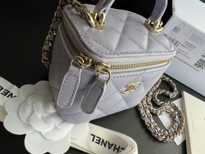  Handbag   Chanel AP2198 size 11cmx8.5cmx7 cm