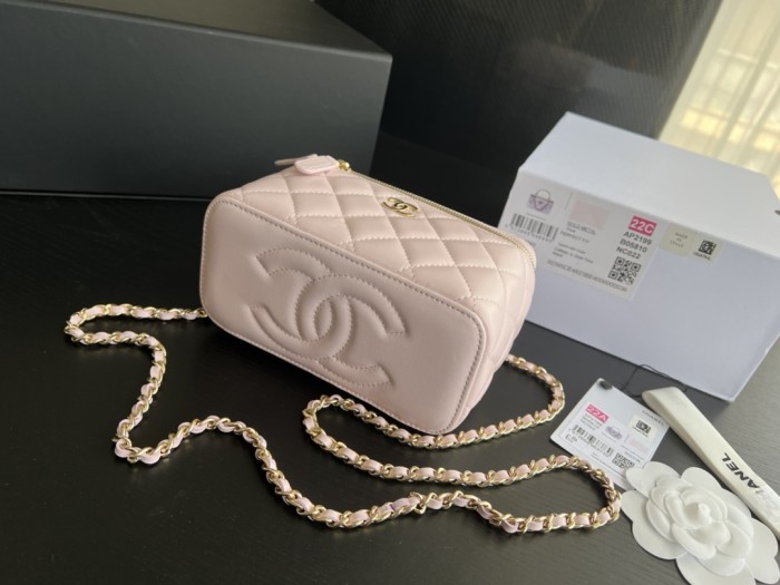  Handbag   Chanel AP2199  size  17cmx9.5cmx8 cm 
