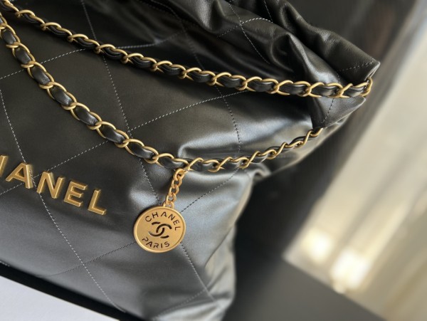 Handbag   Chanel   size   39cmx42cmx8 cm