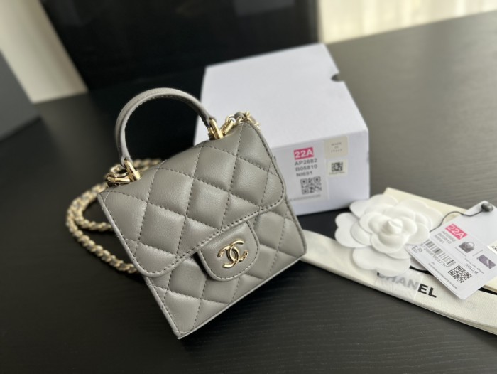  Handbag   Chanel  AP2682   size  11cmx11cmx4 cm  
