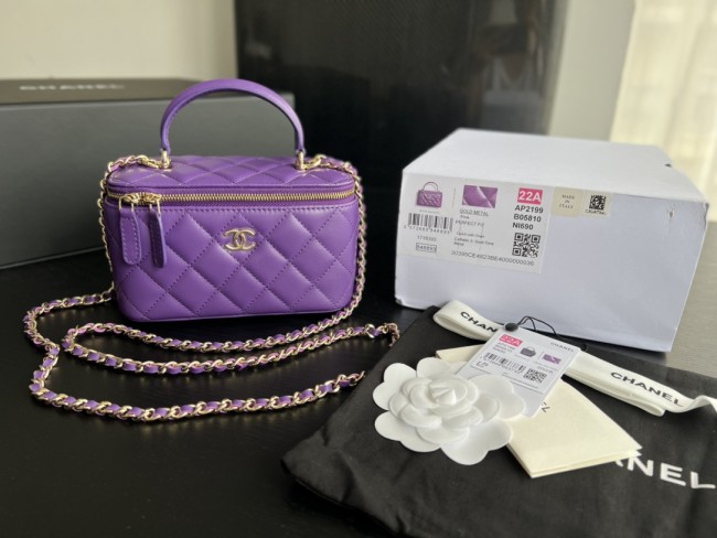  Handbag  Chanel  AP2199 size 17cmx9.5cmx8 cm