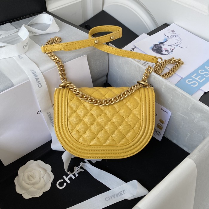  Handbag  Chanel AS3350  size  18x12.5x6 cm