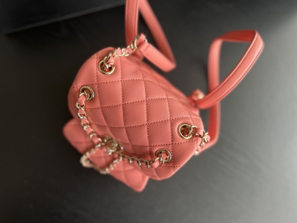  Handbag   Chanel  2908  size 18cmx18cmx12 cm 