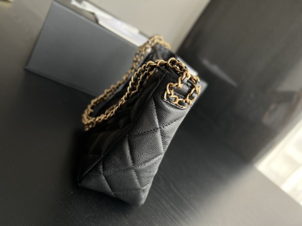  Handbag   Chanel   3223  size  16cmx19cmx8 cm