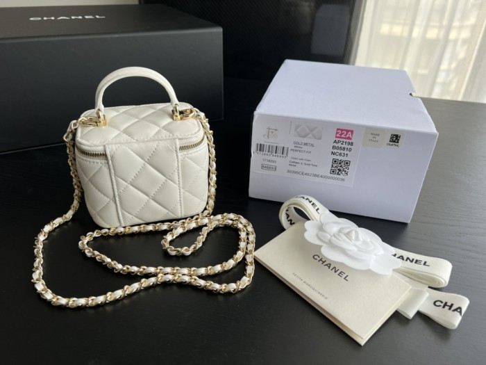  Handbag   Chanel  AP2198  size  11cmx8.5cmx7 cm