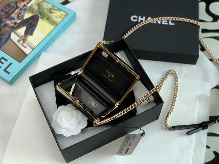 Handbag Chanel  size  11*7.5*2.4 cm