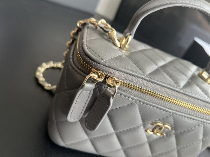  Handbag Chanel AP2199  size 17cmx9.5cmx8 cm 