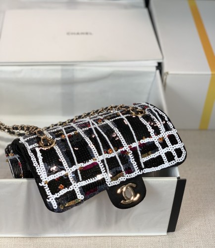  Handbag  Chanel  size 19 Cm