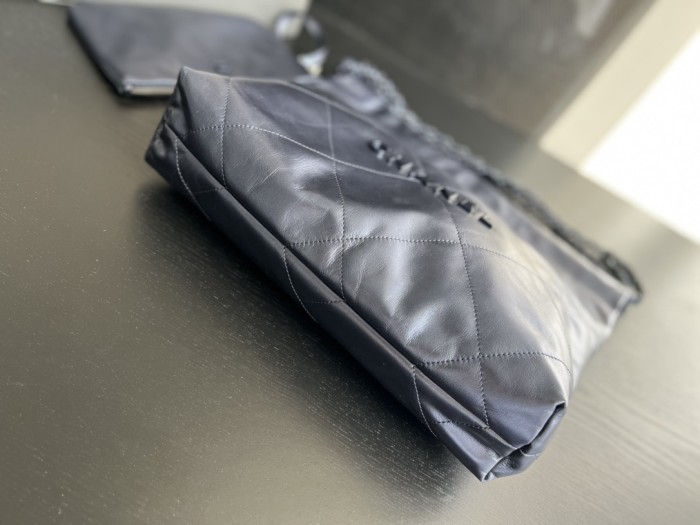  Handbag  Chanel  size 35cmx37cmx7 cm