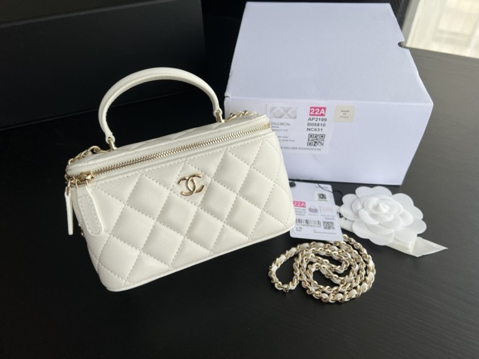  Handbag   Chanel  AP2199  size 17cmx9.5cmx8 cm