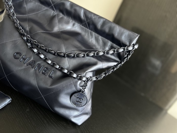  Handbag  Chanel  size 35cmx37cmx7 cm