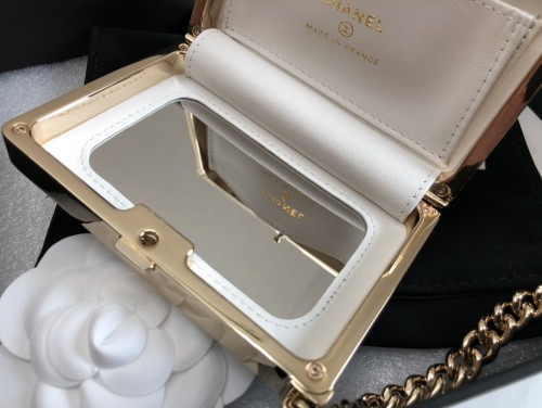 Handbag Chanel  size  11*7.5*2.4 cm