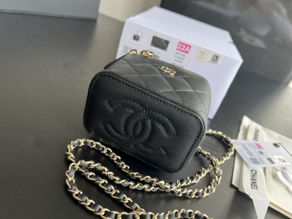  Handbag  Chanel size 8.5cmx11cmx7 cm