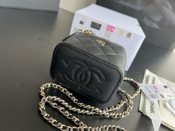  Handbag  Chanel size 8.5cmx11cmx7 cm