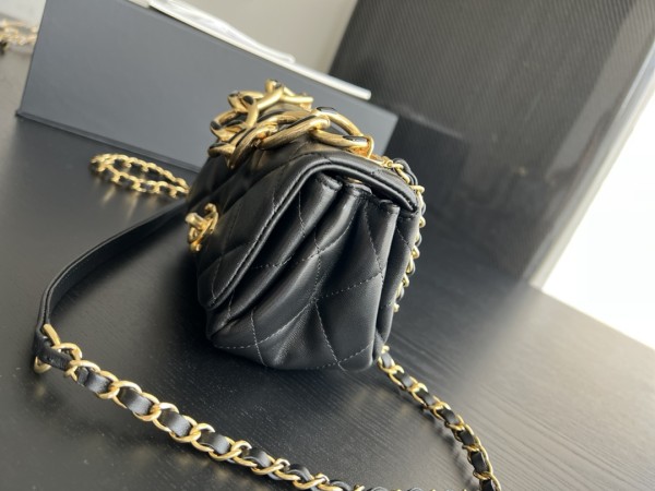 Handbag  Chanel  3366  size  17cmx8.5cmx11.5 cm