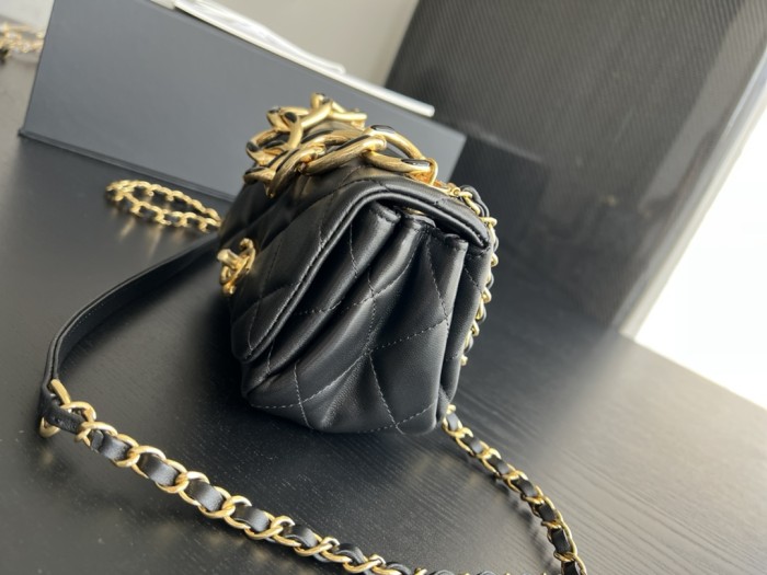 Handbag  Chanel  3366  size  17cmx8.5cmx11.5 cm