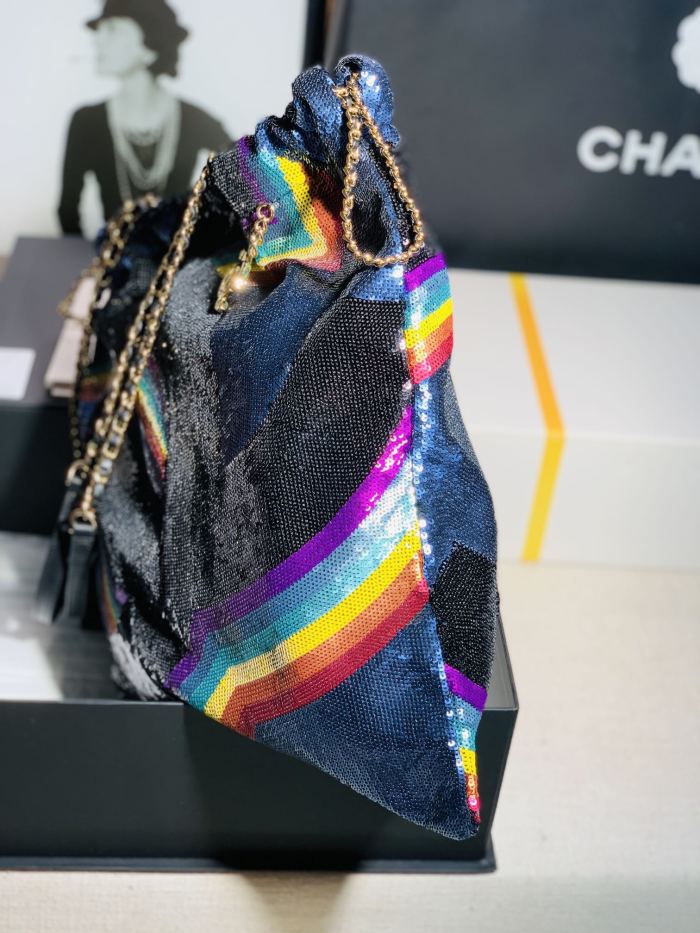  Handbag   Chanel size  39 cm