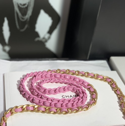  Handbag  Chanel  size  12*19*3.5 cm