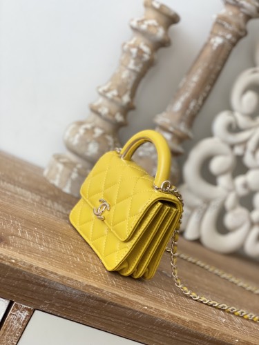  Handbag  Chanel  81209  size  12.5 cm