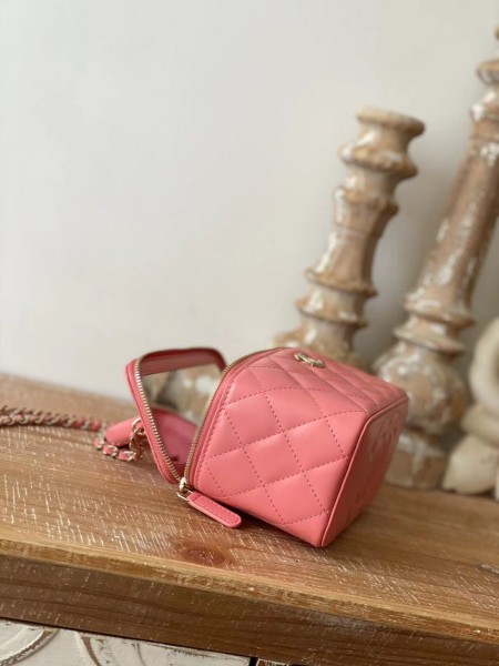  Handbag  Chanel 81208  size 9.5 17 8 cm