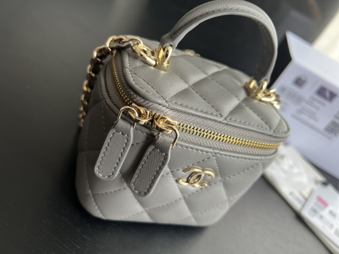  Handbag   Chanel  AP2198  size  11cmx8.5cmx7 cm