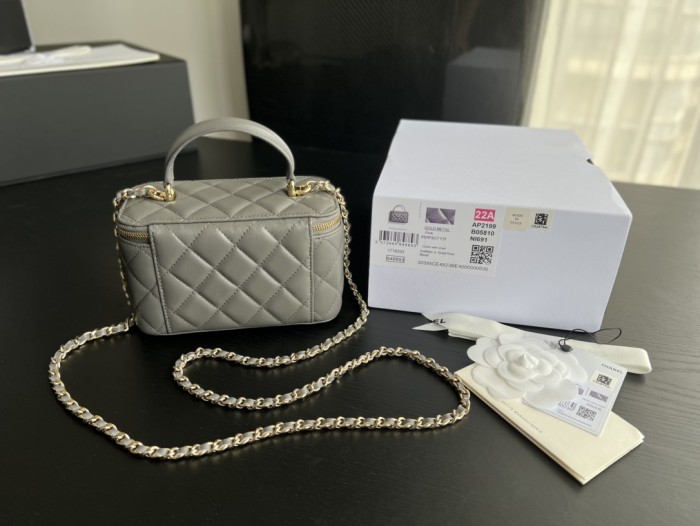  Handbag Chanel AP2199  size 17cmx9.5cmx8 cm 