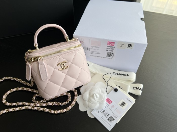  Handbag   Chanel  AP2198  size  11cmx8.5cmx7 cm