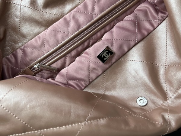  Handbag  Chanel  size  39cmx42cmx8 cm