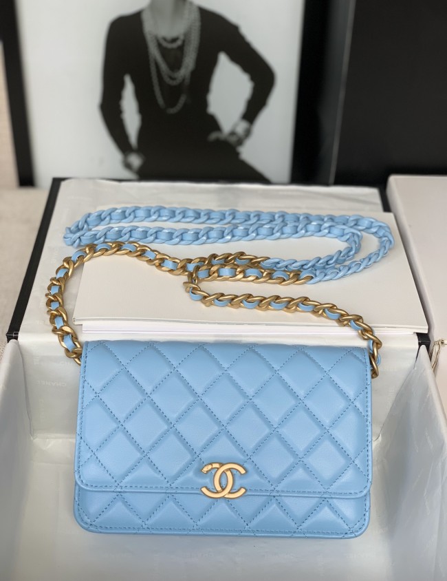Handbag  Chanel  size  12*19*3.5 cm