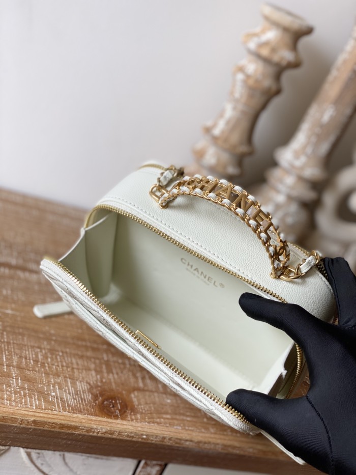  Handbag   Chanel  AP3222  size 19*13.5*7  cm