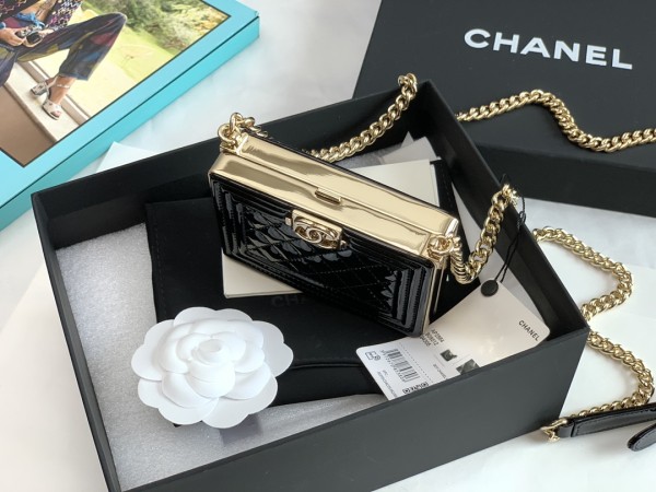 Handbag Chanel  size  11*7.5*2.4 cm