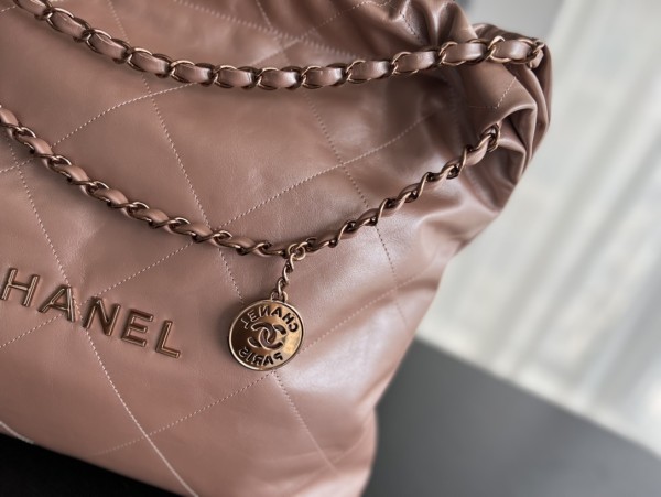  Handbag  Chanel  size  39cmx42cmx8 cm