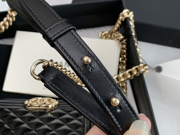 Handbag Chanel   size  11*7.5*2.4 cm