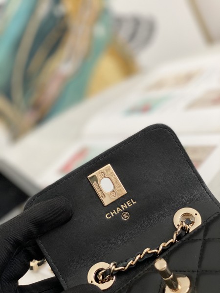  Handbag  Chanel 82768  size  12.5 2.5 9 cm