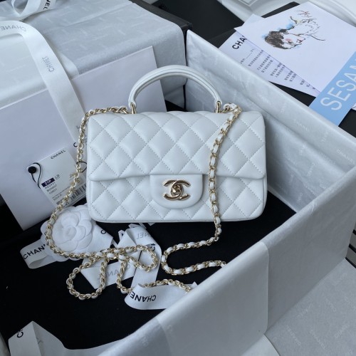  Handbag   Chanel   AS2431  size  20x12x6 cm